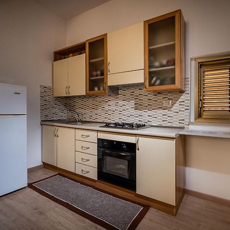 Casa Vacanza La Finestra Sul Porto Кастелламмаре-дель-Голфо Экстерьер фото